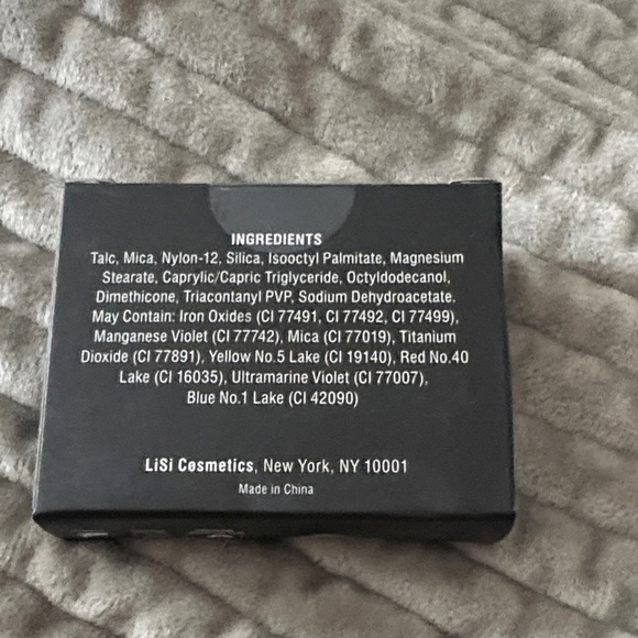 Satin Eyes Pressed Eye Shadow - Black - Picture 2 of 2